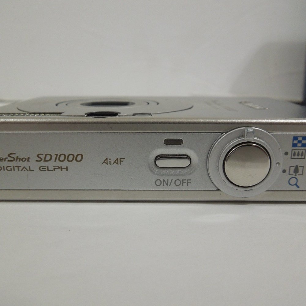 Canon PowerShot SD1000 7.1MP Digital Elph Camera with 3x Optical Zoom - Picture 4 of 8